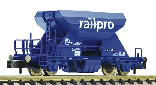 Schotterwagen der Voestalpine Railpro, eingestellt bei der NS