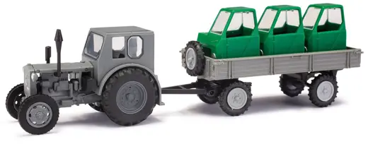 MH: Traktor Pionier + Anhä./Fahrerhäuser