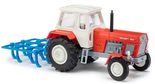 Traktor mit Schwergrubber
