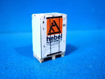 Palette mit Baumaterial "Hebel", groß