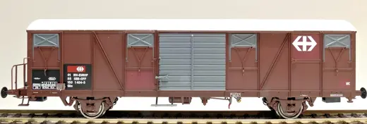 SBB Gbs Güterwagen EUROP mit Farbflächen, grossem und kleinem SBB Emblem, Polyestherdach und Türen mit Sicken  Epoche V