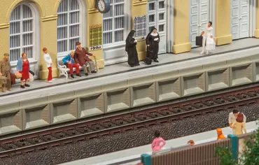 Moderner Bahnsteig für C-Gleis