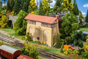 Stellwerk mit Sandsteinsockel