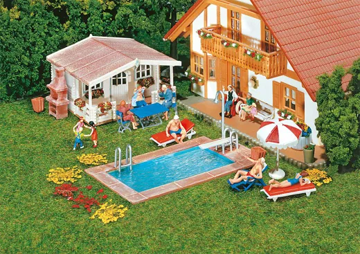 Swimming-Pool und Gartenhaus