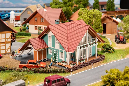 Wohnhaus mit Carport