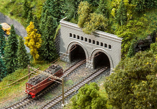 Tunnelportale Simplon Nord und Süd