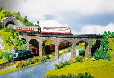 2 Viaduktbrücken, gebogen