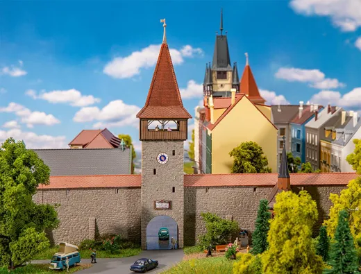 Altstadtturm mit Mauer