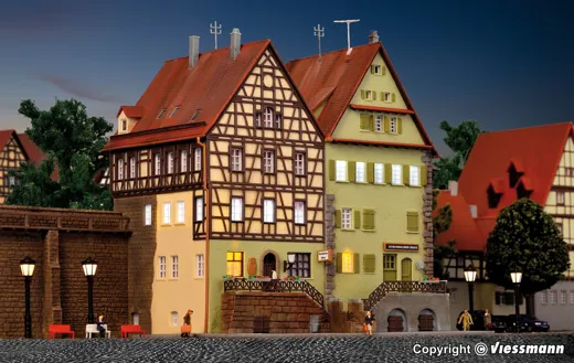 N Haus auf der Mauer, 2 Stuec