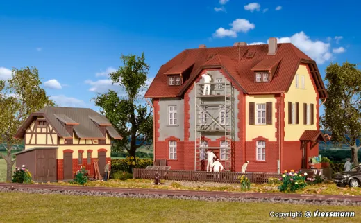 H0 Eisenbahner Wohnhaus mit N