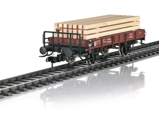 Niederbordwagen mit Holzbeladung