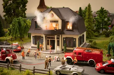 *Brennendes Freudenhaus mit micro-sound und Lichteffekten