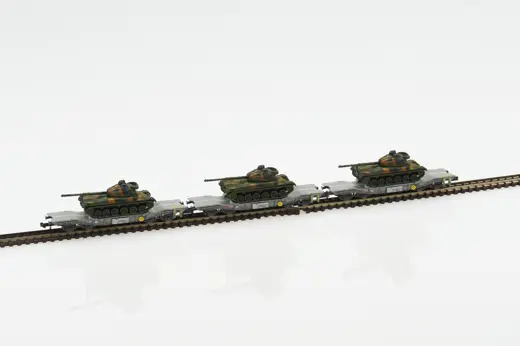 3 Panzertransportwagen mit 3 Panzer 68 camouflage, SBB