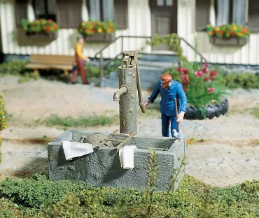 Pumpbrunnen mit Wassertrog