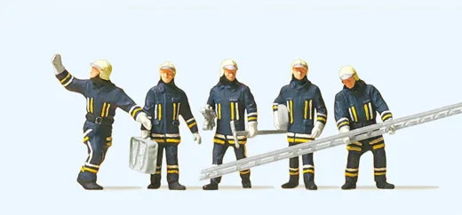 Feuerwehrmänner in moderner Einsatzkleid.