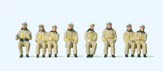 Feuerwehrmänner. Uniformfarbe beig, sitzend