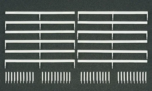 Leitpfosten und Schutzplanken, 52 Bauelemente