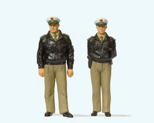 Polizisten stehend, grüne Uniform, BRD