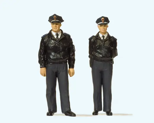 Polizisten stehend, blaue Uniform, BRD.
