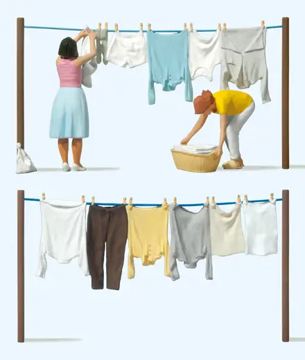 Frauen beim Wäscheaufhängen