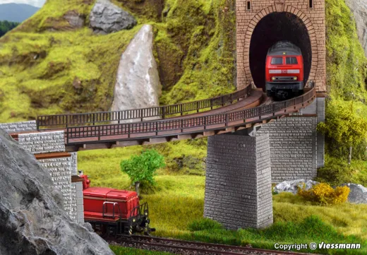 42547 H0 Trogbrücke, gebogen