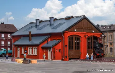 H0 Lokschuppen mit Türschließ