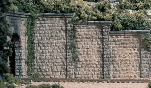 Stützmauer geschnittener Stein - für H0 Spur