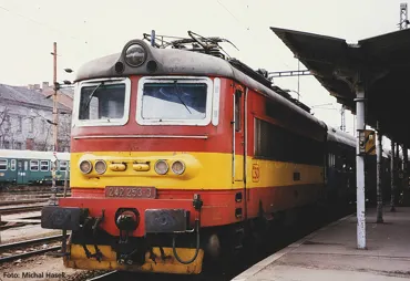 TT E-Lok Rh 242 CSD V