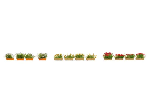 Blumenkästen blühend rot, weiß und gelb