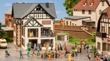 *Modegeschäft mit micro-motion Modeschau