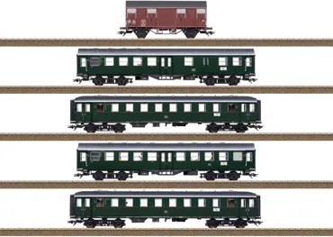 Personenzug mit Güterwagen