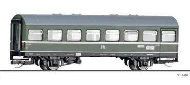 Reisezugwagen in DR-Beschriftung