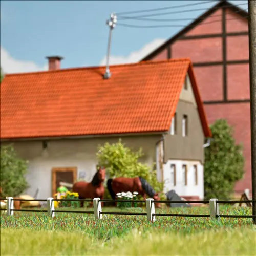 Zaun mit Betonpfählen