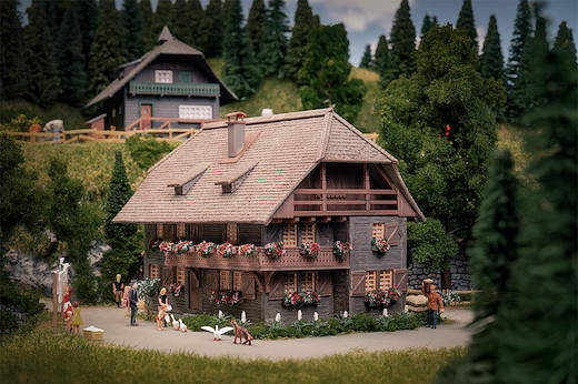 Jubiläumsmodell Uhrenmacherhaus mit Figur