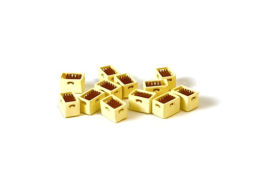 12 hellgelbe Bierkisten