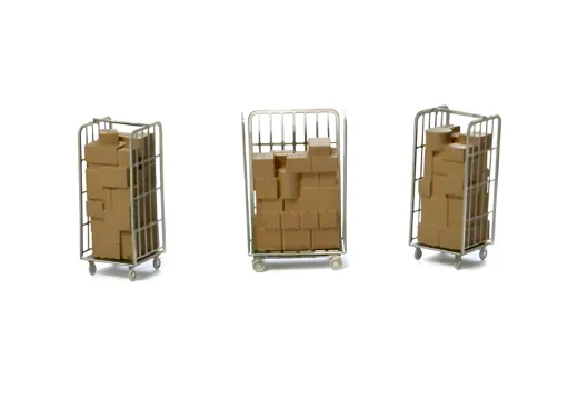 3 Paketwagen mit Paketen