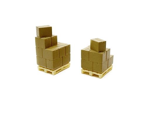 Paletten mit halb gestapelten Kistenstapeln