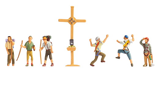 Bergwanderer mit Gipfelkreuz