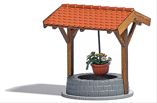 Brunnen mit Blumenampel