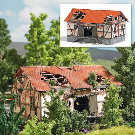 Verfallener Güterschuppen