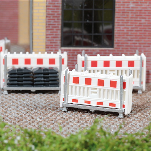 Transportgestelle mit Schrankenzäunen