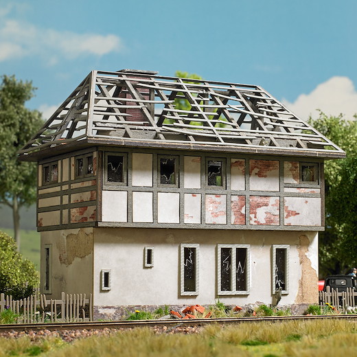 Verwittertes Stellwerk