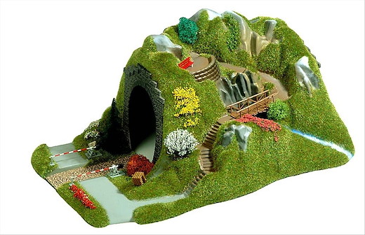 Tunnel mit Bahnübergang