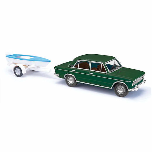 Lada 1500 mit Bootsanhänger