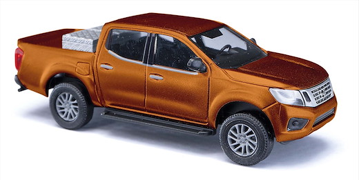 Nissan Navara, Goldmetallic mit Alukiste