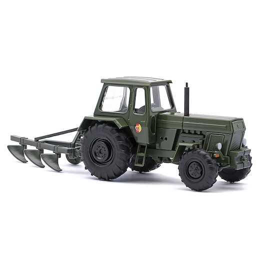 Fortschritt ZT 303-D mit Dreischarpflug NVA