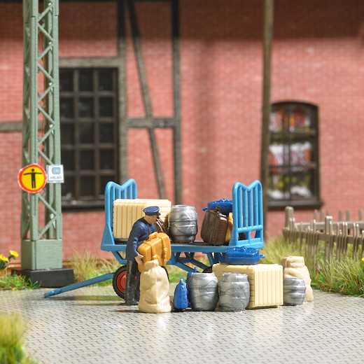 Action Set: Bahnsteigkarre beladen