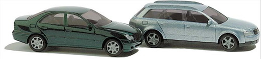 Audi A4 Avant und Mercedes-Benz C-Klasse, metallic