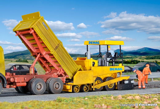 H0 DEMAG Strassendeckenfertiger