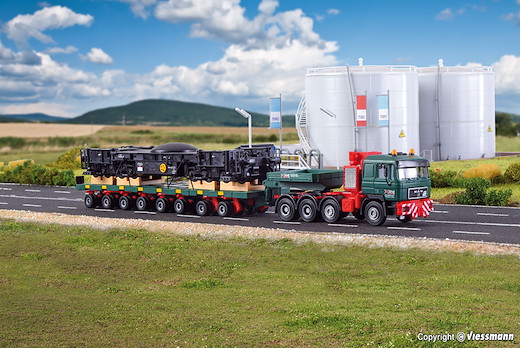 H0 MAN SK mit SCHEUERLE Plattformwagen und Unterteil Schienenkran
